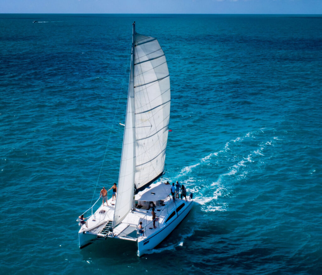 catamaran tour boat